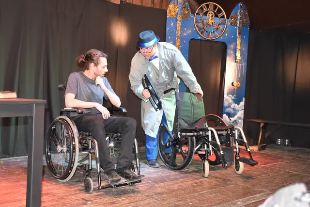 Schauspieler im Rollstuhl während einer Schlüsselszene. | Foto: Alexandra Goll