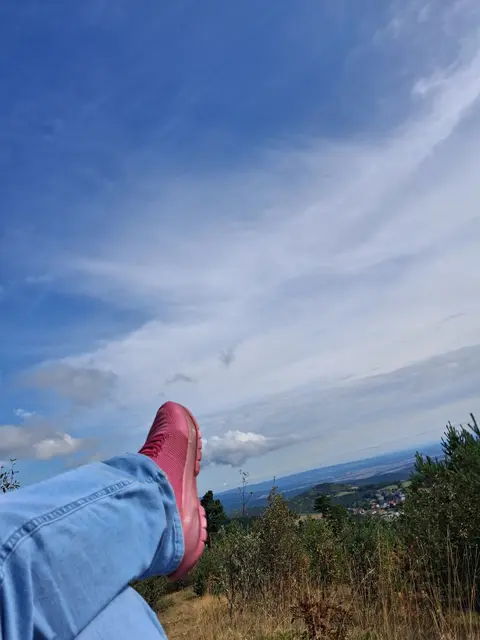 Fiaß gegen den Himmel zu strecken