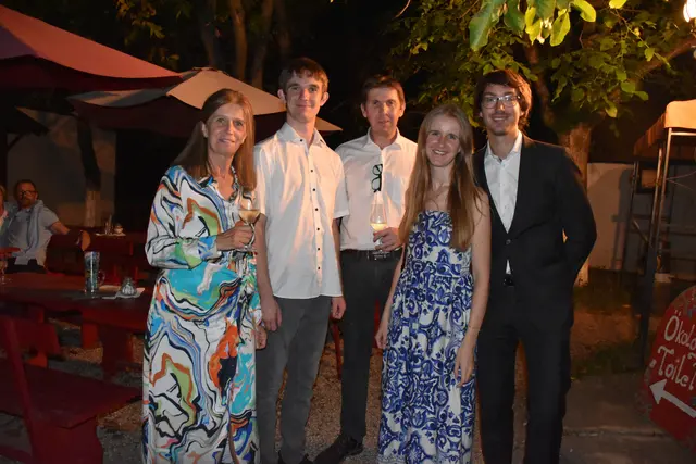 Familie vom Winzerbetrieb Baumgartner ist vom Musical begeistert. | Foto: Alexandra Goll