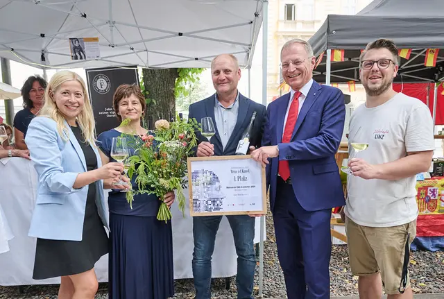 In Anwesenheit von Landeshauptmann Thomas Stelzer (ÖVP) und Stadträtin Doris Lang-Mayerhofer (ÖVP) wurde zudem der "Linzer Wein des Jahres" von einer Fachjury per Blindverkostung ermittelt. | Foto: Land OÖ/Peter Mayr