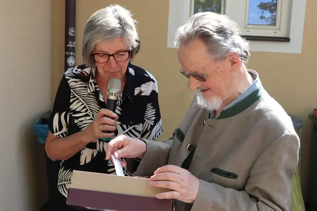 Dieter Weiß fungierte als Glücksengerl | Foto: Gerhard Langmann