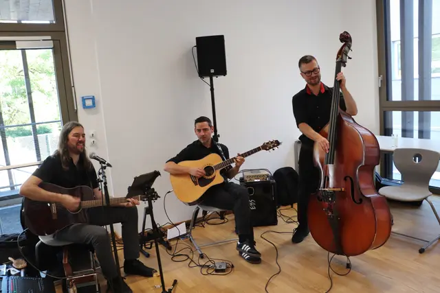 Das Martin Burböck-Trio stimmte musikalisch auf den Festakt ein - und schloss ihn auch mit der Steirischen Landeshymne in klassischer Form und in einem beeindruckenden modernen Arrangement ab | Foto: Edith Ertl