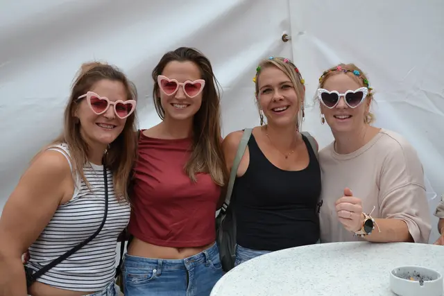 Silke Schweiger, Marlene Kolle und Marion Bertl feiern den Polterer von Schweste Julia Bertl | Foto: Alexander Fritsch