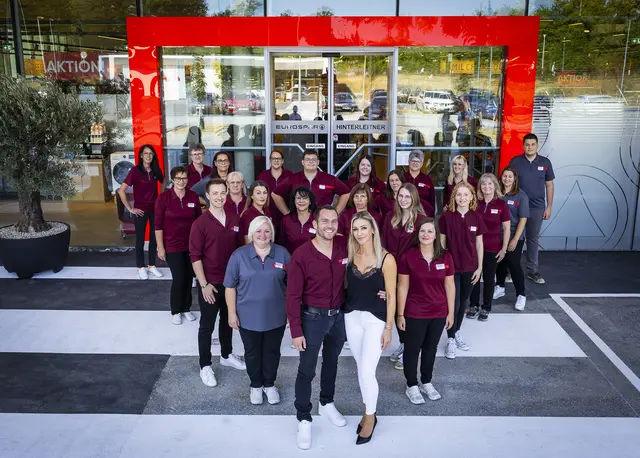 25 engagierte Mitarbeiterinnen und Mitarbeiter sind im Eurospar Hinterleitner in Oberschützen für die Kundinnen und Kunden da. | Foto: Spar/Werner Krug