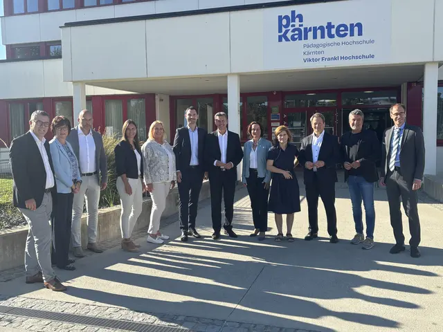 Vertreterinnen und Vertreter der Bildungsdirektion, der Bildungspolitik und der Pädagogischen Hochschule Kärnten waren bei der Auftaktveranstaltung dabei.  | Foto: MeinBezirk.at