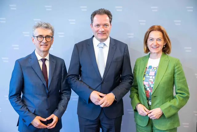 Forstminister Totschnig, Landesrätin für Land- und Forstwirtschaft Schmiedtbauer und der Leiter des Bundesforschungszentrums für Wald, Mayer, gaben einen Überblick über den Zustand des Waldes in Österreich.
| Foto: BMLUK/Hemerka