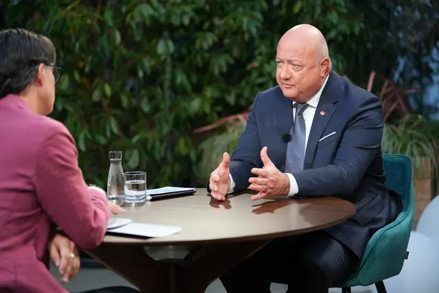 Noch bevor am Dienstag die Klausurverhandlungen beginnen, stellt sich ÖVP-Chef Christian Stocker am Montagabend den ORF-"Sommergesprächen". | Foto: ORF/Roman Zach-Kiesling