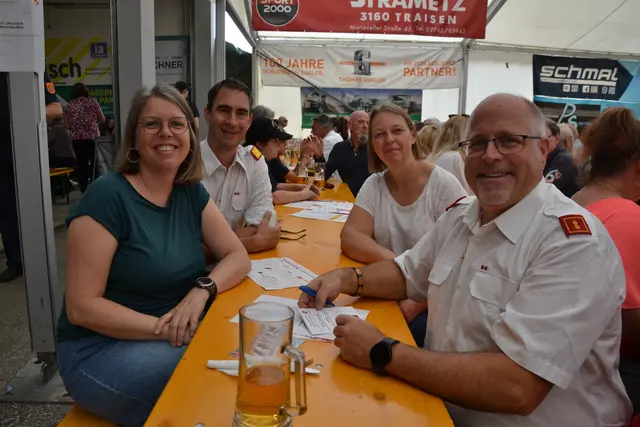 Krista und August Hollerer unterstützen gemeinsam mit Christina und Güntzer Turnwald die Kollegen aus Rotheau | Foto: Alexander Fritsch
