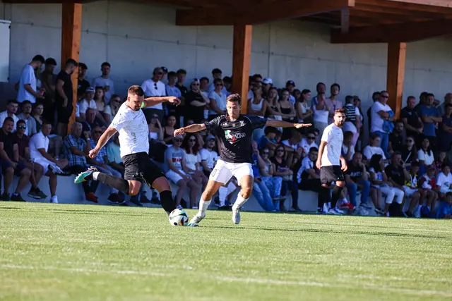 Ein Remis mit viel Spannung: Kirchberg-Thening und die Fußballschule Linz überzeugten mit einer fesselnden Partie. | Foto: Reischl