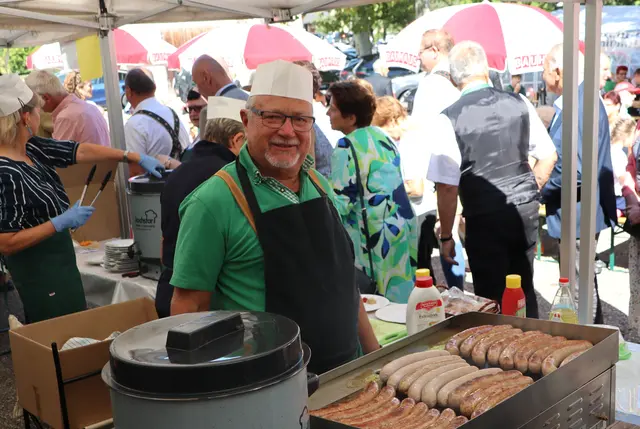 Herbert Kohlberger als Herr der Bratwürstel | Foto: Gerhard Langmann
