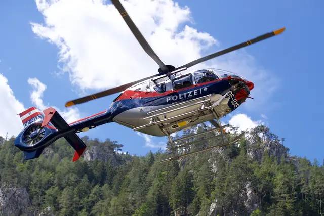 Auch Hubschrauber sollten nach den Jugendlichen suchen. | Foto: Santrucek