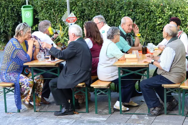 Zelte sorgten für ein schattiges Plauscherl | Foto: Gerhard Langmann