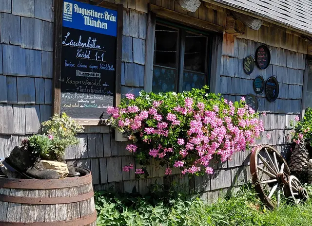 Lärchenhütte,  MO + DI Ruhetag  | Foto: H.Bachinger