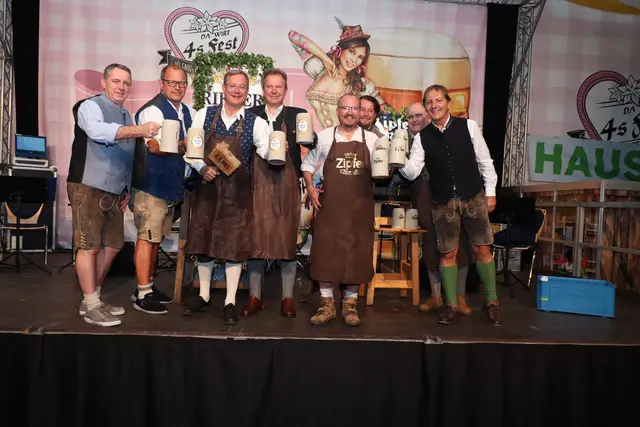 Zahlreiche Ehrengäste feierten den Auftakt des Rieder Volksfests. | Foto: Doms/MeinBezirk