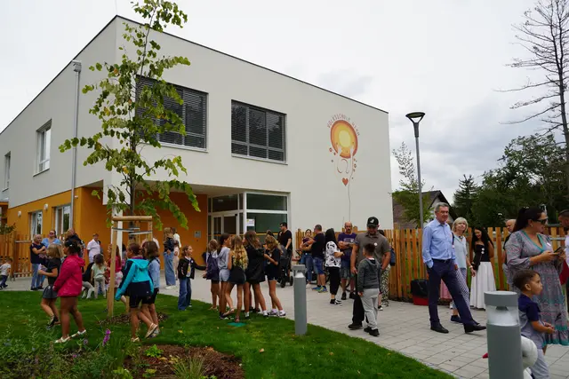 Die neue Volksschule Hirm von außen. | Foto: Jennifer Flechl