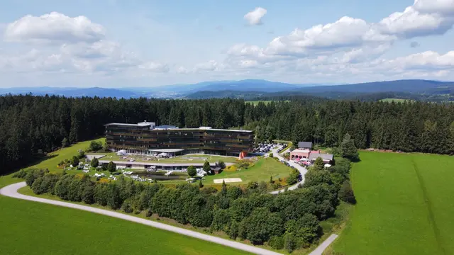 Das Hotel "Aviva****s make friends" in St. Stefan-Afiesl kann im Kampf um den "Notos x MeinBezirk Publikumspreis mit einem europaweit einzigartigen Konzept punkten. | Foto: Aviva