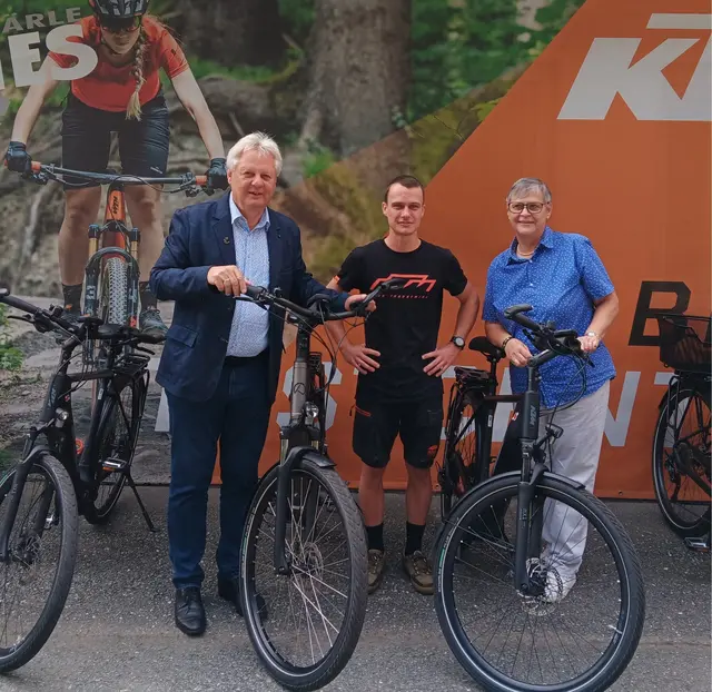 Bgm. Leopold Astner, Junior-Chef Yannick Härle und Vbgm. Irmgard Hartlieb (v.l.) | Foto: Gemeinde Hermagor