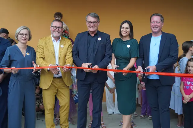 Vizebürgermeisterin Sandra Puntigam, Bürgermeister Christian Wöhl, OSG-Obmann Alfred Kollar, Landtagspräsidentin Astrid Eisenkopf und Landtagsabgeordneter Thomas Hoffmann bei der Eröffnung. | Foto: Jennifer Flechl