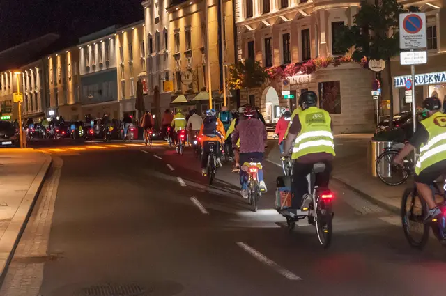 84 Radfahrer nahmen am Night Ride in Schwanenstadt teil. | Foto: Karl Vessely