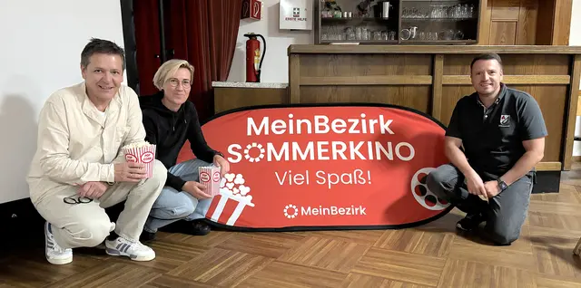 Dank der Organisation rund um Michael Huber (li.) wurde das Sommerkino auch im Saal zum Erfolg. | Foto: MeinBezirk