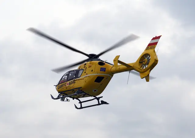 Der Rettungshubschrauber flog eine verletzte Person nach Graz. Der Mann verletzte sich beim Wandern schwer.  | Foto: KK