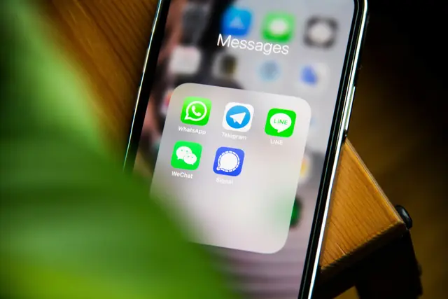 Im Bezirk Kitzbühel fiel eine Frau einem dreisten Betrug über einen Messenger-Dienst zum Opfer. | Foto: unsplash