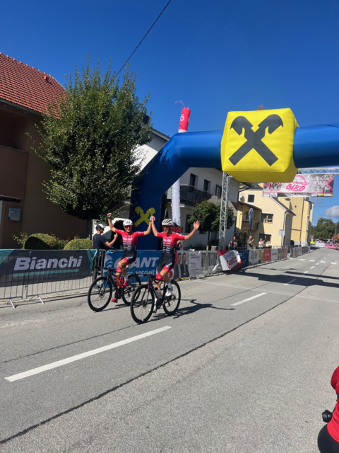 Rene Pammer (r.) und Christian Oberngruber fuhren einen Doppelsieg ein. | Foto: Franz Hackl