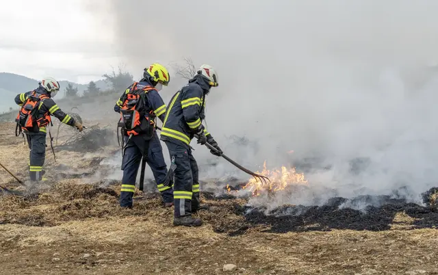Die Feuerwehrkameraden übten im Kieswerk Oberwang den praktischen Einsatz. | Foto: August Thalhammer