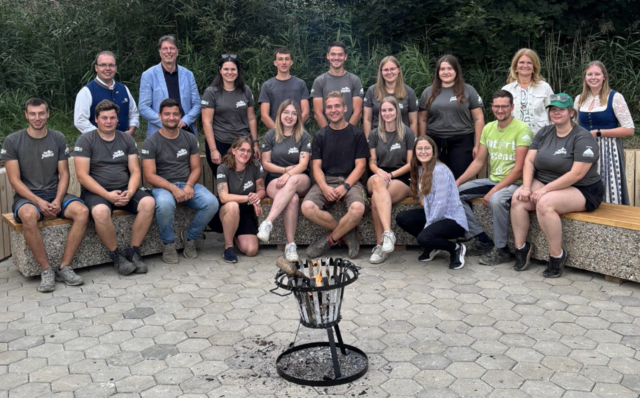 Für die Sigmundsherberger gab es nicht nur ein fertiges Projekt zu sehen, sondern auch kulinarische Stärkung. | Foto: Landjugend Sigmundsherberg