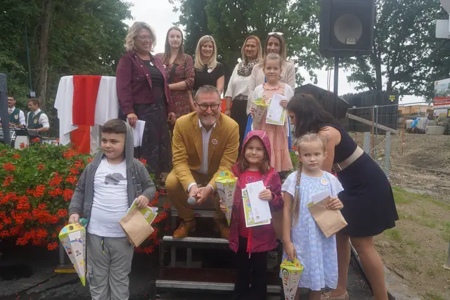 Für die Taferlklassler gab es eine kleine Schultüte. | Foto: Jennifer Flechl