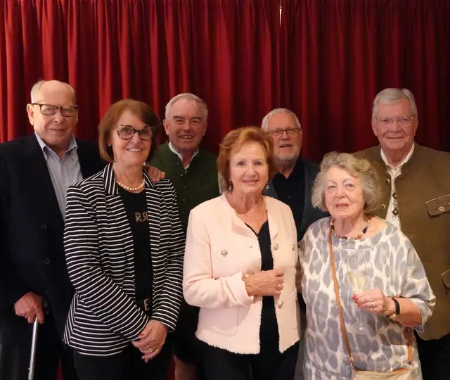 Städtepartnerschafts-Mitbegründer Komm.-Rat Gerhard Resch, Gemeinderätin Hedwig "Hedi" Haidegger, Hans-Peter "Peggo" Jöchl, Präsidentin Ursula "Uschi" Schorer mit Vertretern der Stadt Bad Soden am Taunus, Dr. Peter Frank, Stadträtin Renate Richter und Stadtverordnetenvorsteher Helmut Witt. | Foto: Edit Fischer