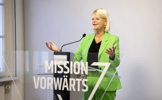 Beim Kaderausbildung 1 beginnen 1.230 Teilnehmerinnen und Teilnehmern, was fast eine Verdopplung gegenüber dem Vorjahr bedeutet – ein Erfolg, der nach Aussage von Verteidigungsministerin Klaudia Tanner (ÖVP) auf die intensive Öffentlichkeitsarbeit des Ministeriums zurückzuführen ist. | Foto: C.Karlovits/HBF