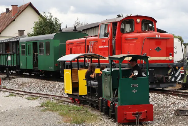 Die Feldbahn (600 Millimeter) und ihr größerer Bruder (760 Millimeter) | Foto: Gerhard Langmann
