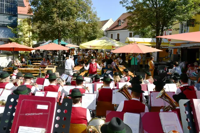 Am Hauptplatz in Weißkirchen wird es beim 39. Marktfest wieder ein buntes Programm geben - inklusive musikalischer Unterhaltung. | Foto: Freigassner