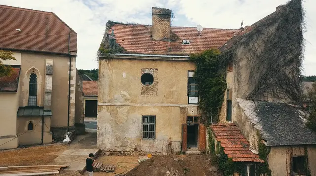 Malerisch oder schrottig? Alex und Flo haben ein Jahr entrümpelt.  | Foto: Alexander Jakl