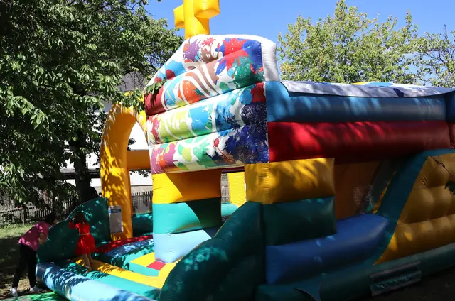 Neue Erkenntnis: Kirchen dienen auch zum Hüpfen | Foto: Gerhard Langmann