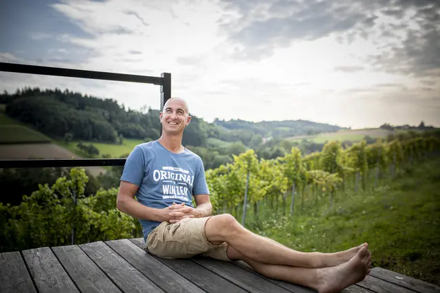 Der Winzer Armin Kienesberger hat sich speziell auf naturbelassene und nachhaltig erzeugte Weine fokussiert, um aus der Masse herauszustechen. | Foto: Dominik Fritz