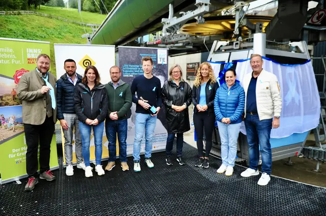 Foto des Eröffnungsfestaktes mit allen Ehrengästen. | Foto: Hassl