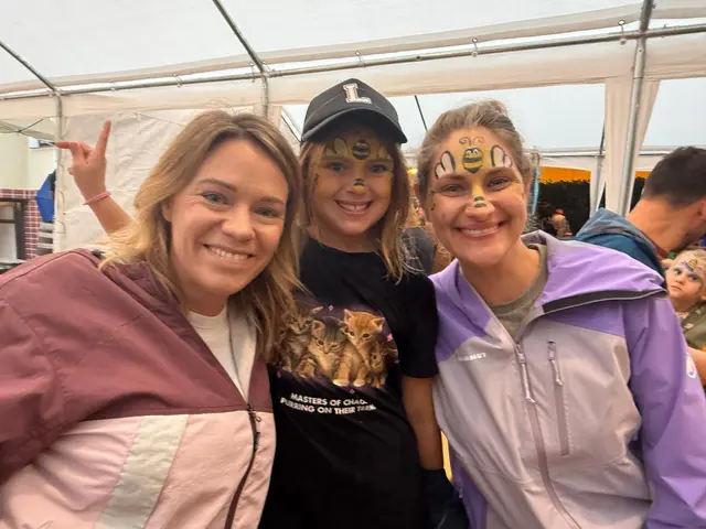 Daniela Steiner mit Tochter Luisa und Vroni Hüller-Wetterich | Foto: ÖVP Marz