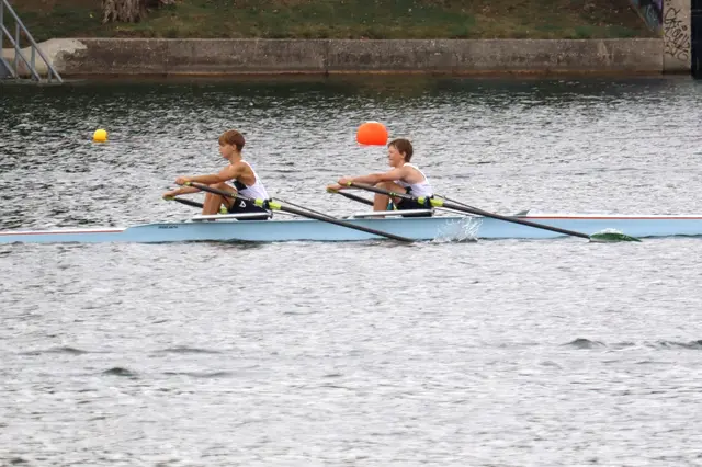 Das Schüler Doppelzweier-Duo Philipp Marso und Bence Mate Lay auf dem dritten Podestplatz. | Foto: Ruderverein Alemannia