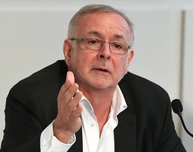 Zeithistoriker Oliver Rathkolb zeigt sich zufrieden mit dem Ergebnis bei der Kontextualisierung. (Archiv) | Foto: HELMUT FOHRINGER / APA / picturedesk.com