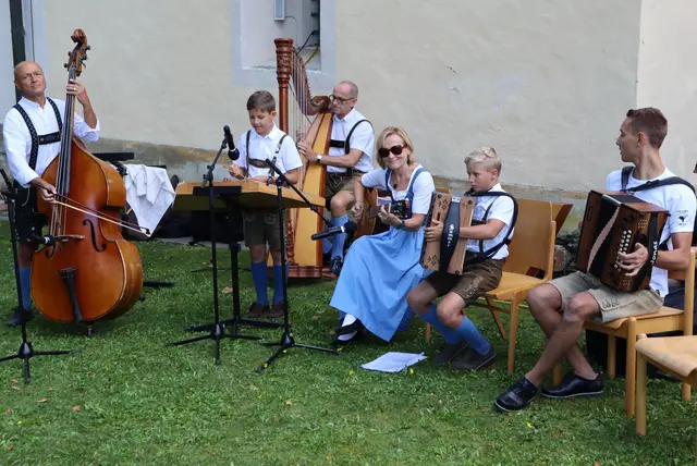 Die Musik der Volkstanzgruppe in Aktion | Foto: Gerhard Langmann