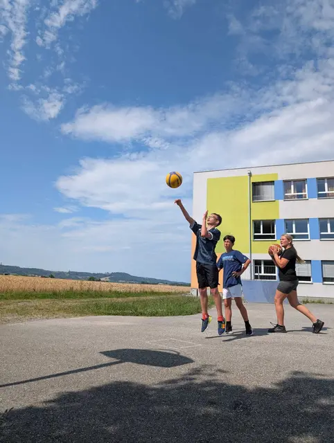 Der neue Ausbildungsschwerpunkt konzentriert sich auf Gesundheit, Pflege und soziale Kompetenzen.  | Foto: Johanna Stöttner