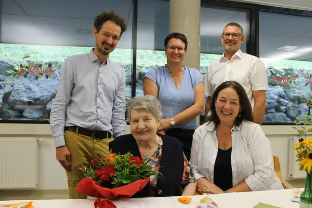 90. Geburtstag im Pflege- und Betreuungszentrum: Die Jubilarin Leopoldine Somerer (v.l.) im Kreise ihrer Gratulanten in Scheibbs | Foto: Stadtgemeinde Scheibbs