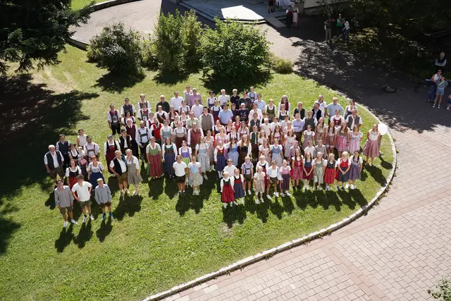 Insgesamt waren heuer 107 TeilnehmerInnen und 14 ReferentInnen beim Osttiroler Sing- und Musizierwochenende mit dabei. | Foto: Tiroler Volkmusikverein, AG Osttirol