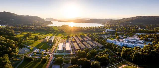 Der Lakeside Science &amp; Technology Park in Klagenfurt mit Blick auf den nahen Wörthersee. | Foto: Michael Stabentheiner