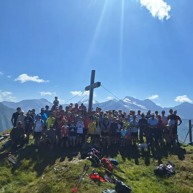 Auf Einladung der Naviser Schützen wurde am Gipfel ein Wortgottesdienst gefeiert. | Foto: SK Navis