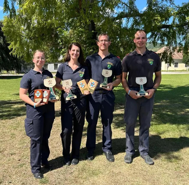 v.li.n.re.: VM Marlies Bernleitner, V Sabrina Ederer, OLM Bernhard Ederer, LM Mario Kaltenecker | Foto: FF Albrechtsberg