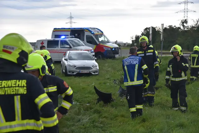 Der Lenker des Pkw wurde schwer verletzt und mit dem Rettungshubschrauber abtransportiert.  | Foto: Thomas Lenger, Monatsrevue