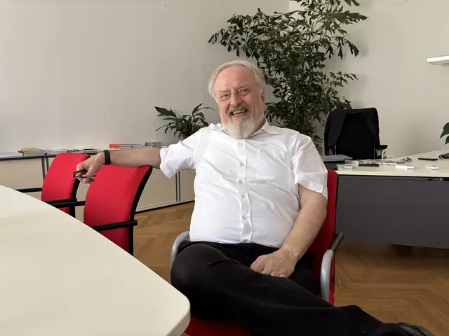 Der Hietzinger Gerhard Schmid ist seit Juni 2025 Dritter Landtagspräsident.  | Foto: Lisa Kammann/MeinBezirk